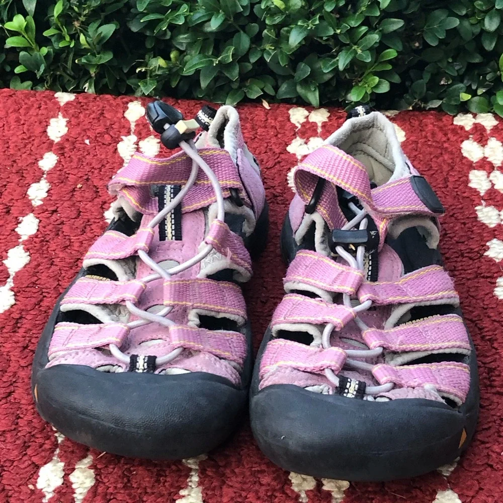 Keen Newport H2 Waterproof Hiking Outdoor Water Sandals Pink Girls Size 1